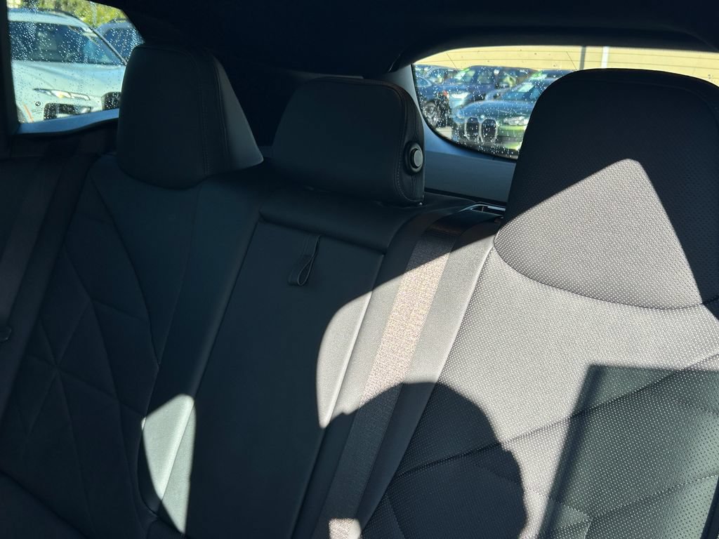 Used 2024 BMW iX xDrive50 AWD/4WD image 33