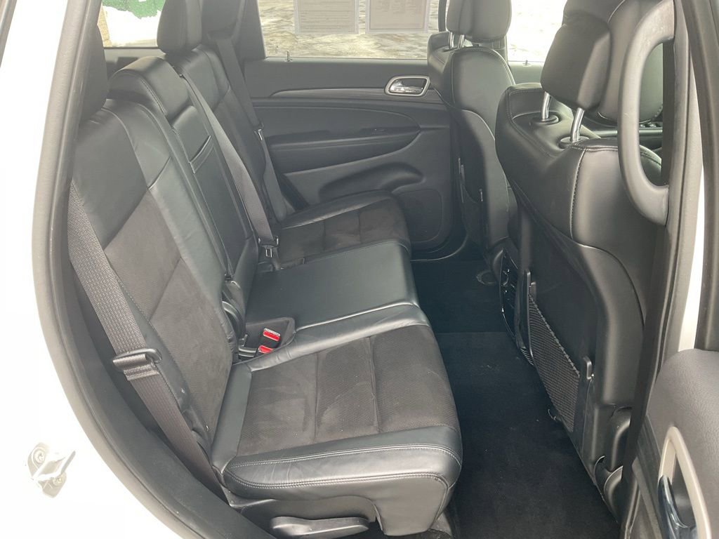 Used 2020 Jeep Grand Cherokee Laredo w/ Quick Order Package 2BN North image 19