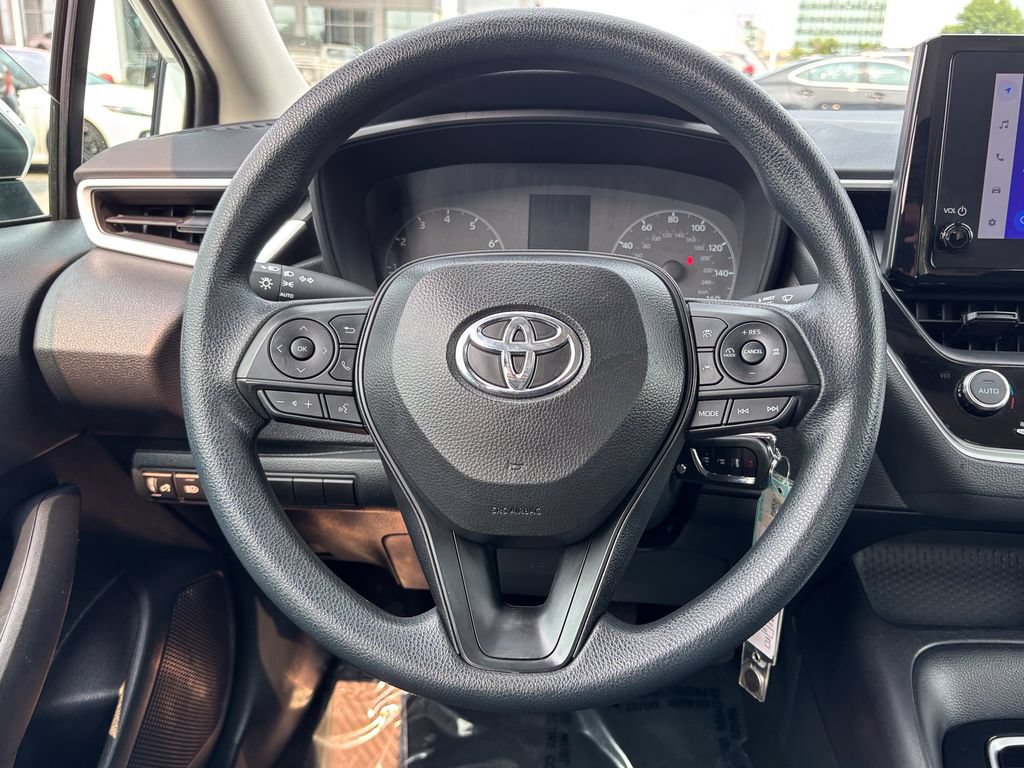 Used 2025 Toyota Corolla LE FWD image 23