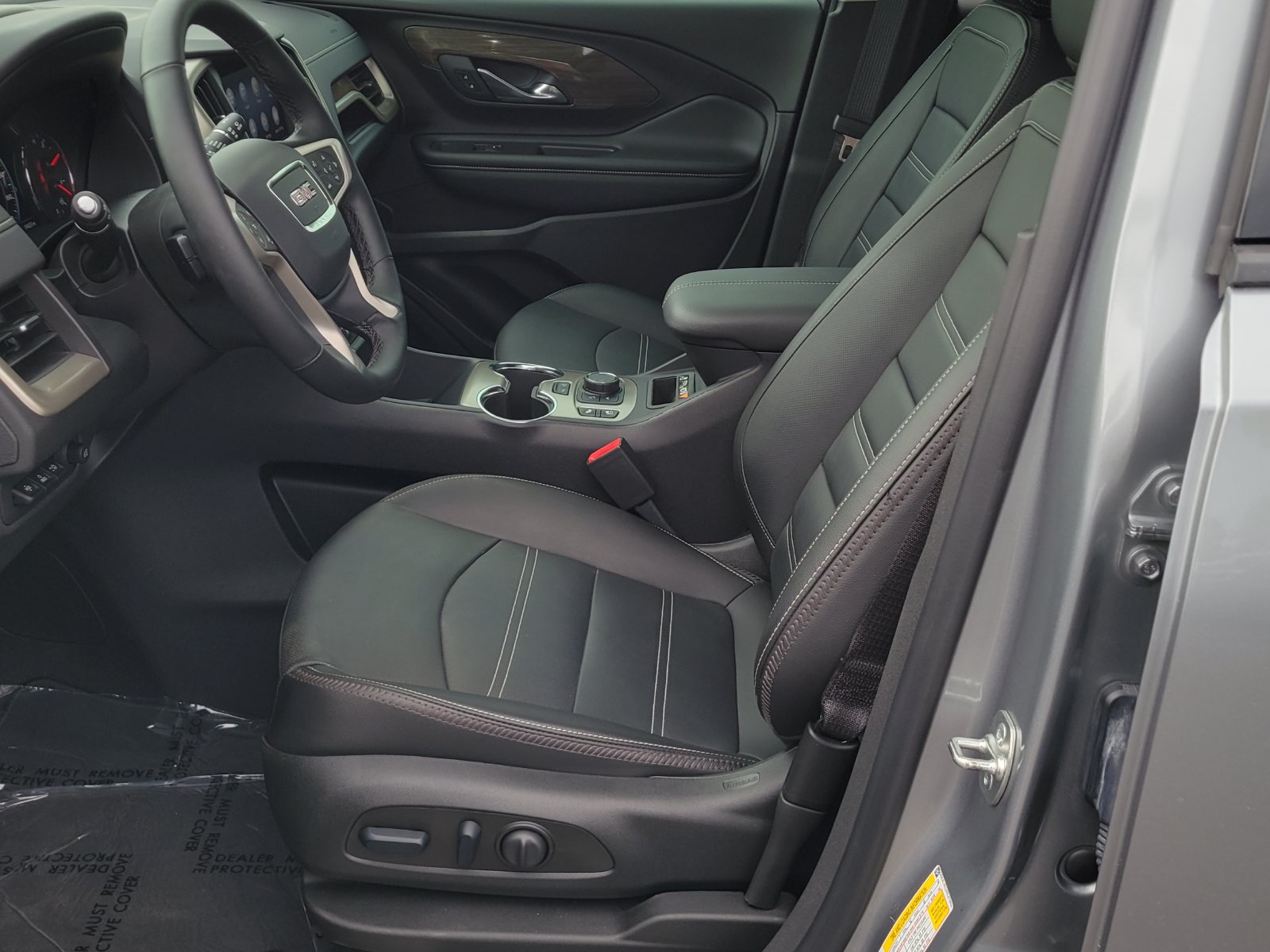 Used 2024 GMC Terrain Denali w/ Denali Premium Package AWD/4WD image 9