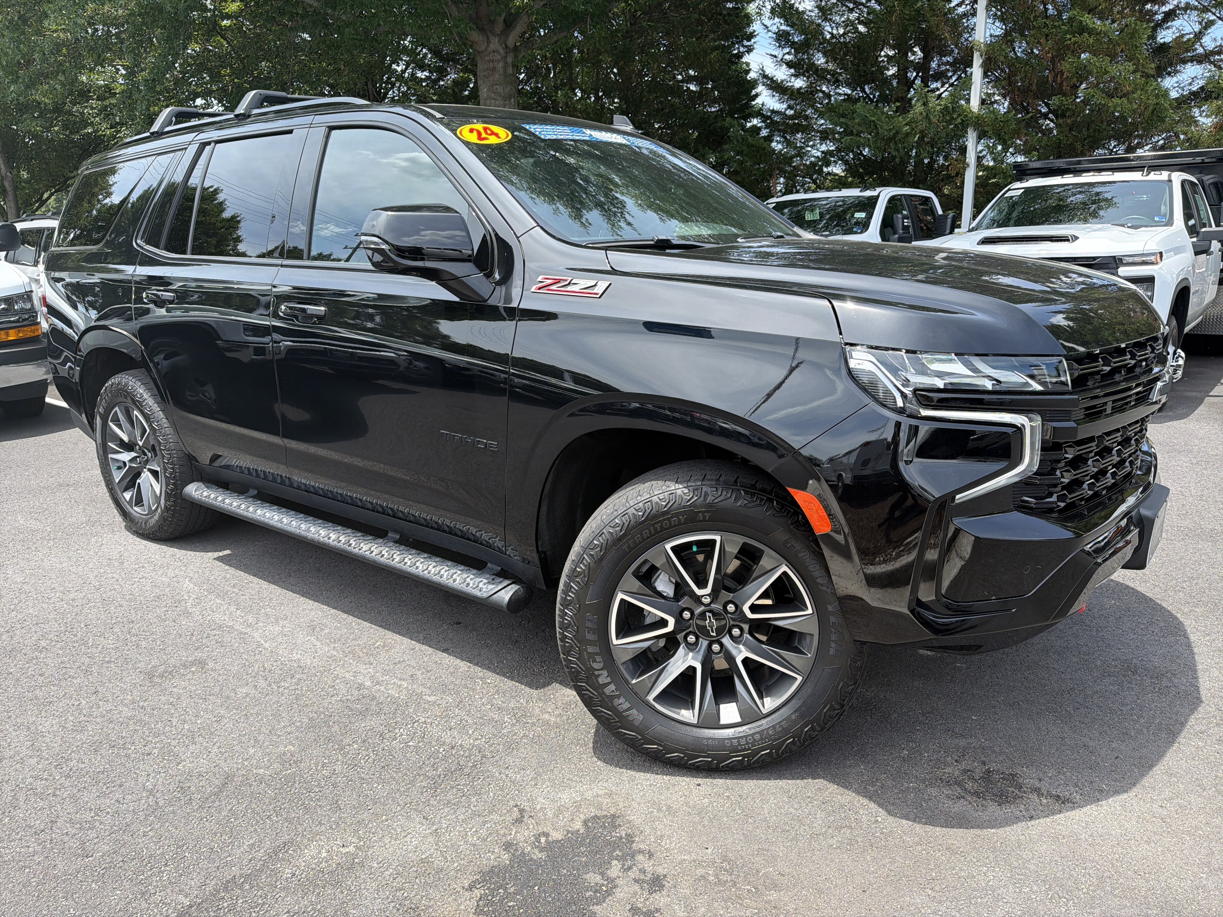 Used 2024 Chevrolet Tahoe Z71 w/ Luxury Package AWD/4WD image 2