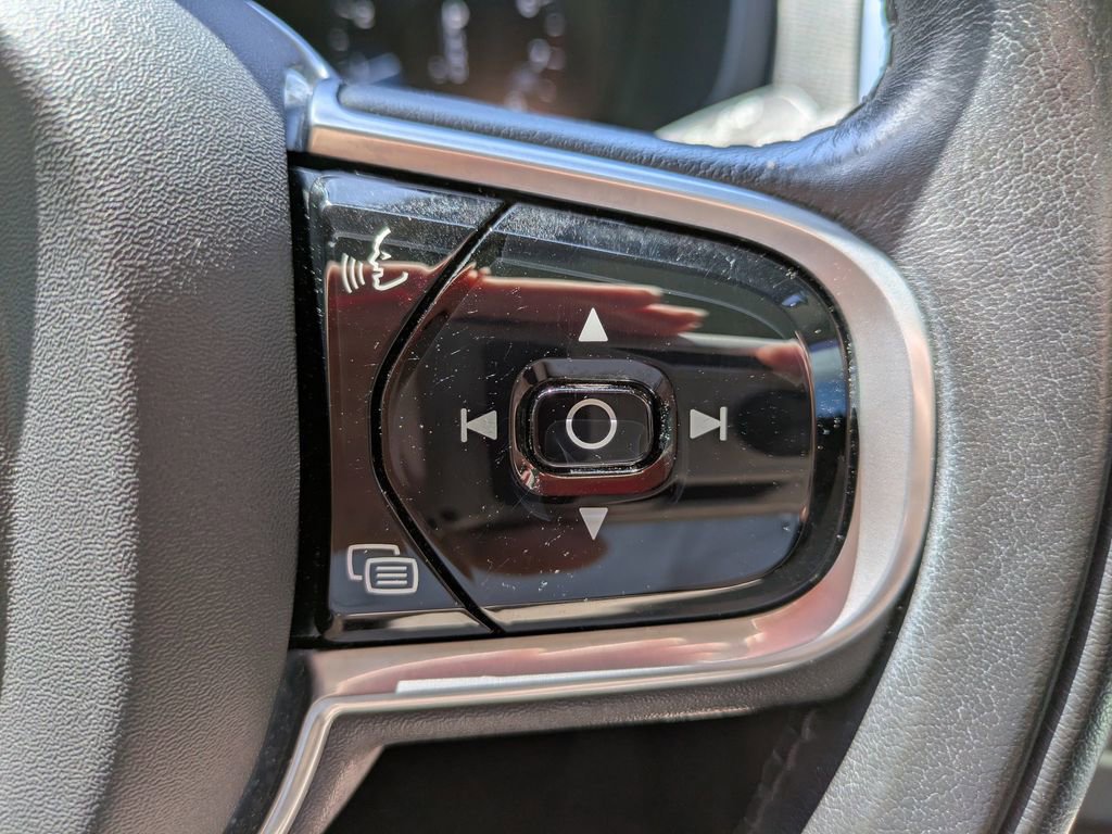 Used 2020 Volvo XC90 T6 Momentum w/ Protection Package Premier AWD/4WD image 27