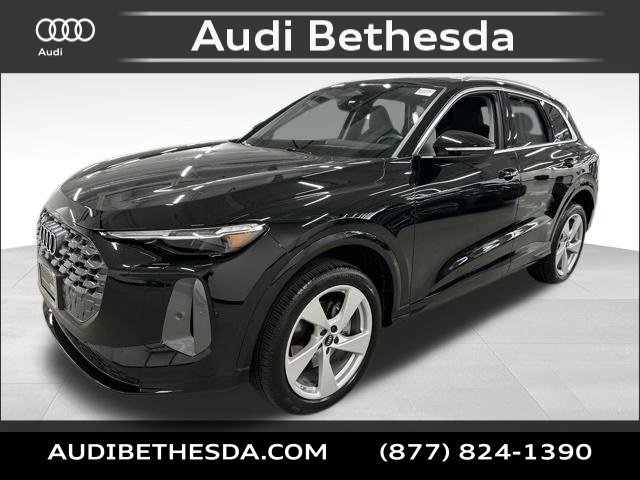 Certified 2025 Audi Q5 Premium AWD/4WD image 3