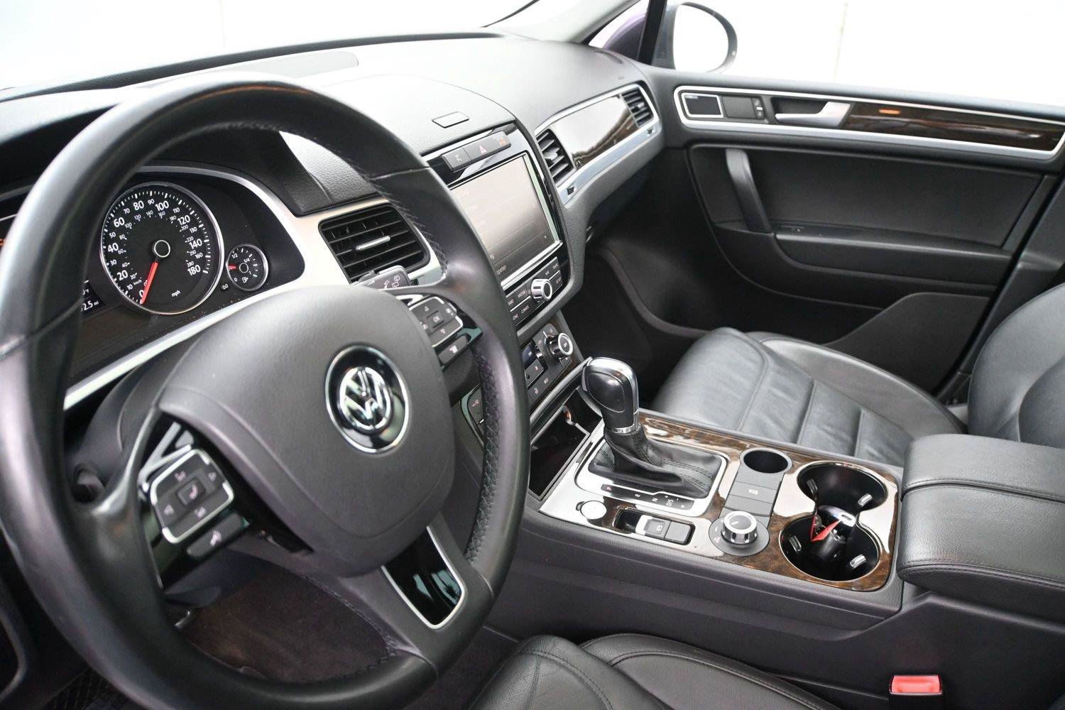 Used 2014 Volkswagen Touareg Executive AWD/4WD image 2