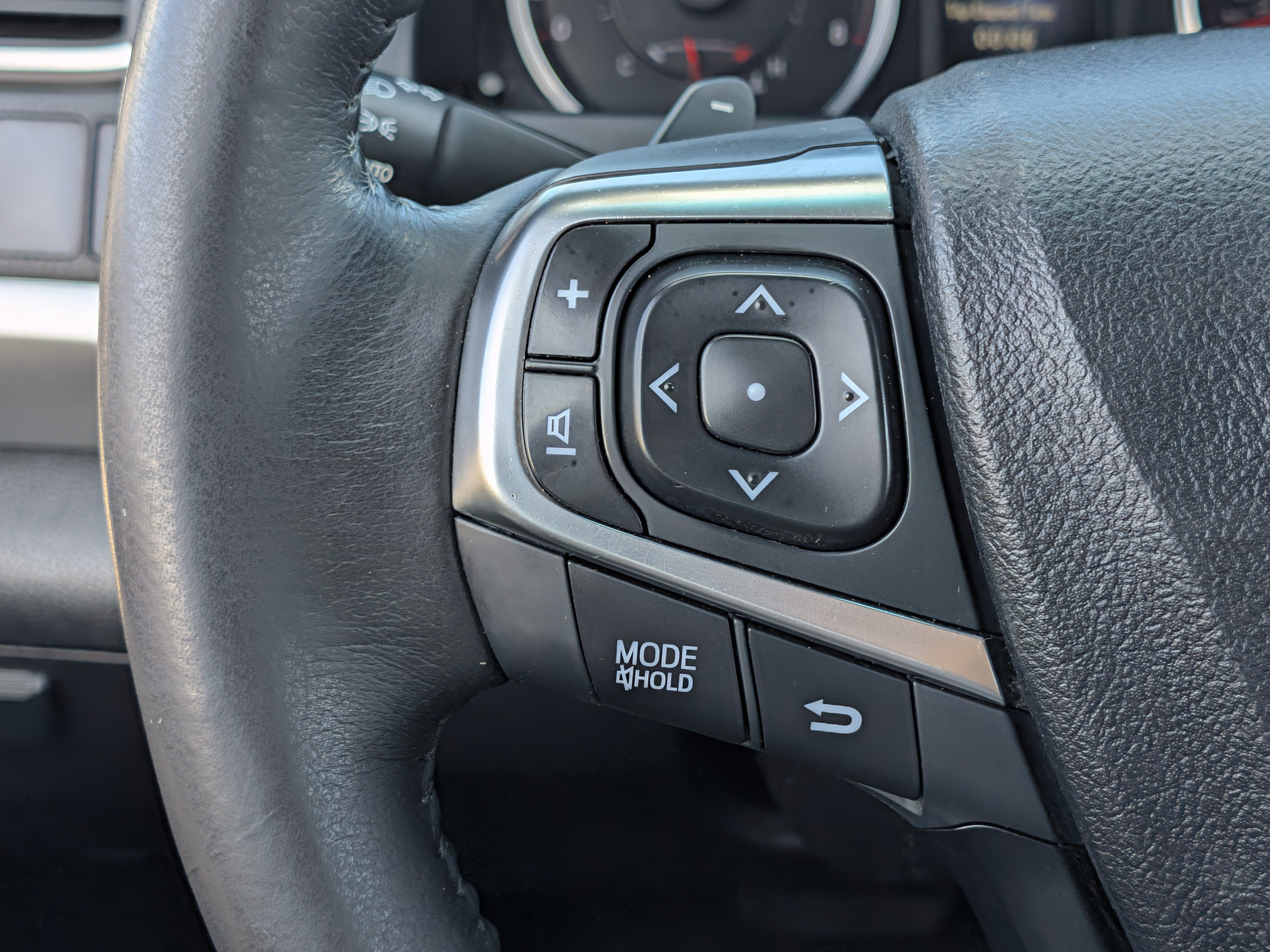 Used 2015 Toyota Camry SE w/ Moonroof Package FWD image 32