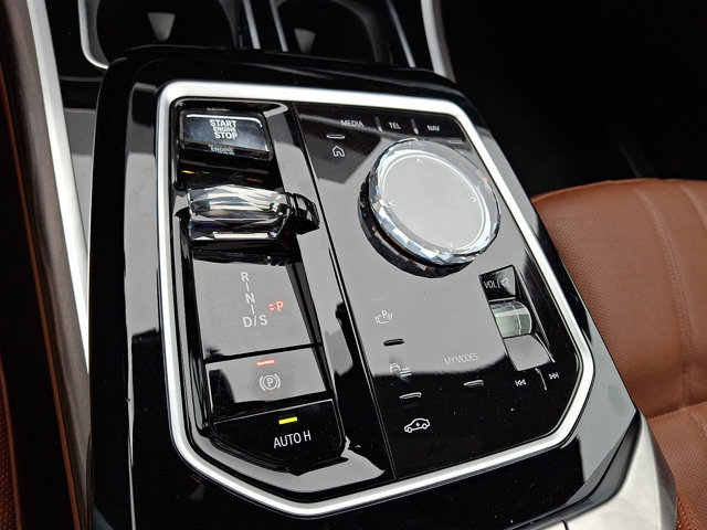 Certified 2023 BMW 760i xDrive image 17
