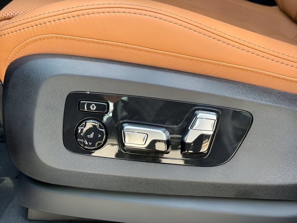New 2026 BMW X5 xDrive40i w/ M Sport Package AWD/4WD image 11