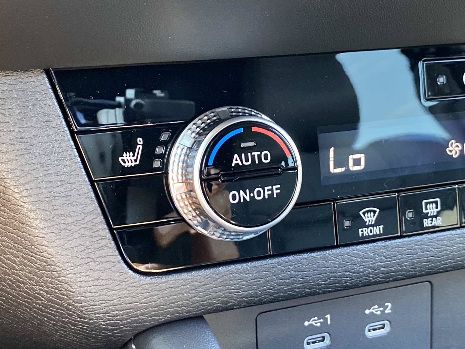 New 2026 Mitsubishi Outlander LE AWD/4WD image 14