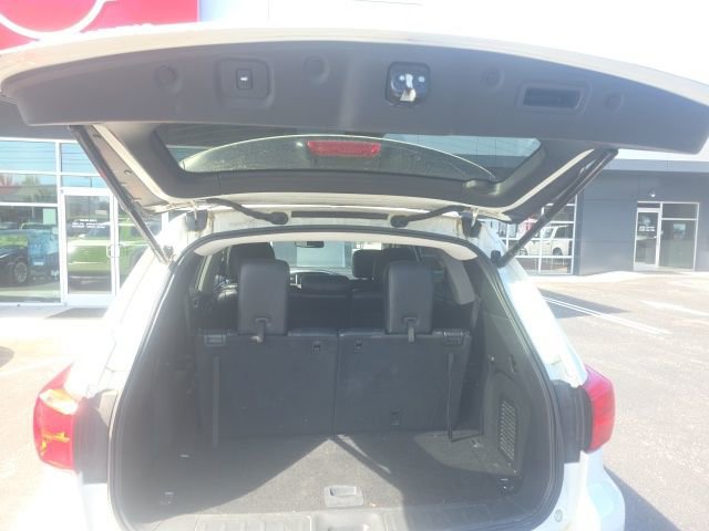 Used 2017 Nissan Pathfinder Platinum w/ Family Entertainment Package FWD image 12