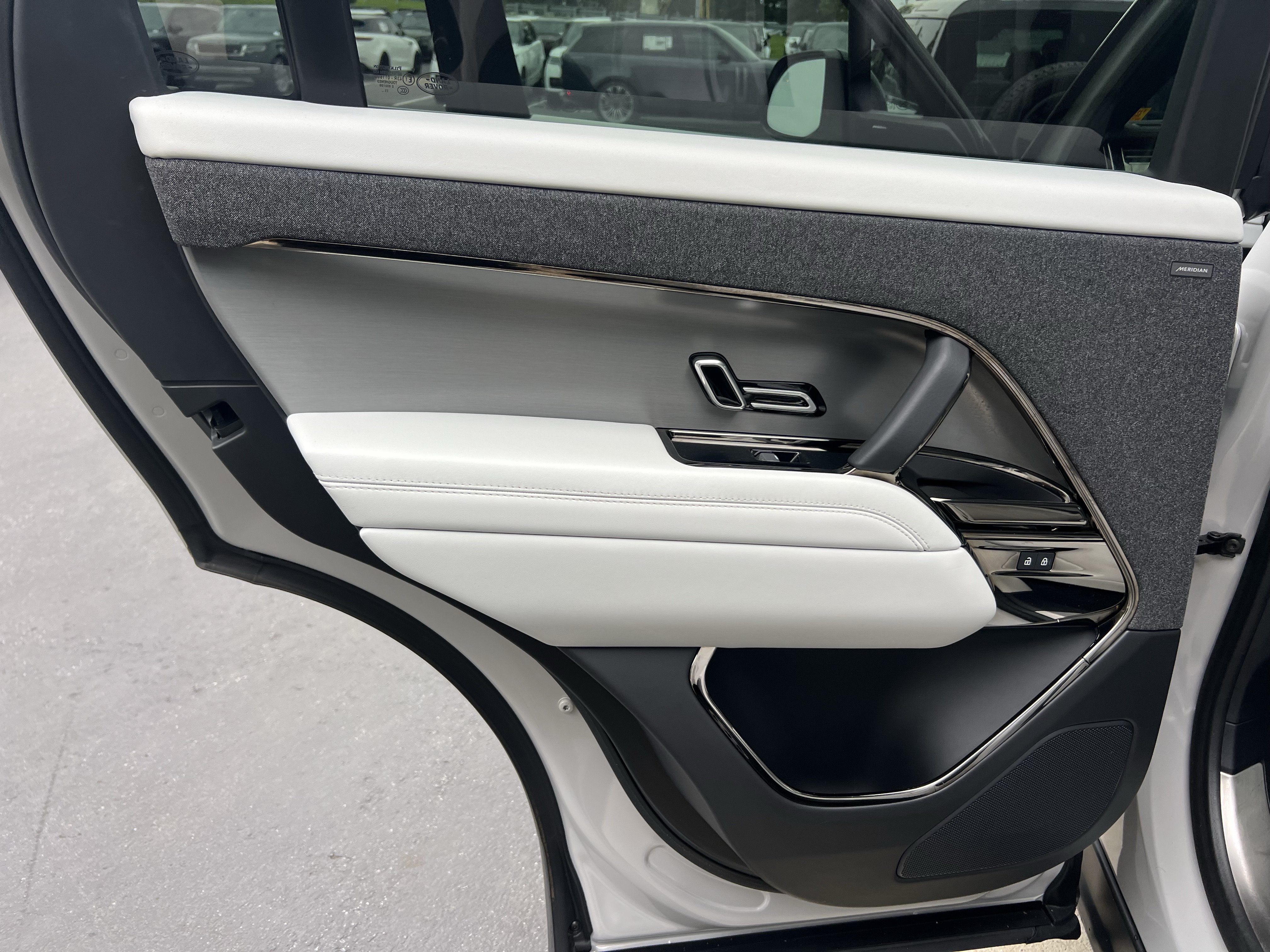 Used 2024 Land Rover Range Rover Sport SE AWD/4WD image 29
