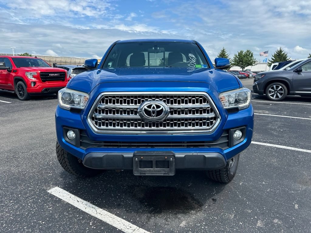 Used 2016 Toyota Tacoma TRD Off-Road w/ Towing Package AWD/4WD image 2