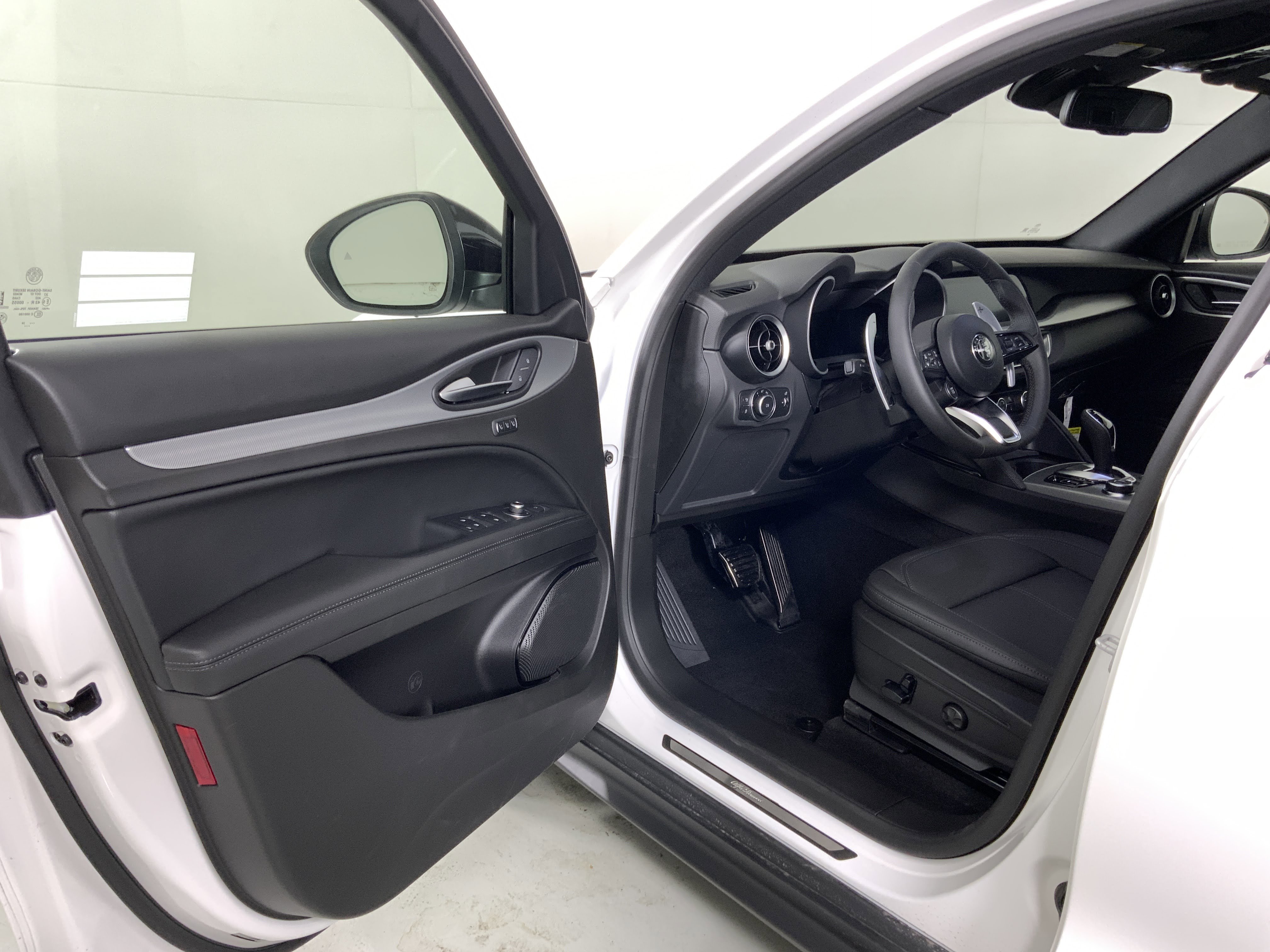 New 2025 Alfa Romeo Stelvio Sprint w/ Convenience Package image 13