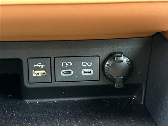 Used 2024 Toyota Highlander Platinum image 19