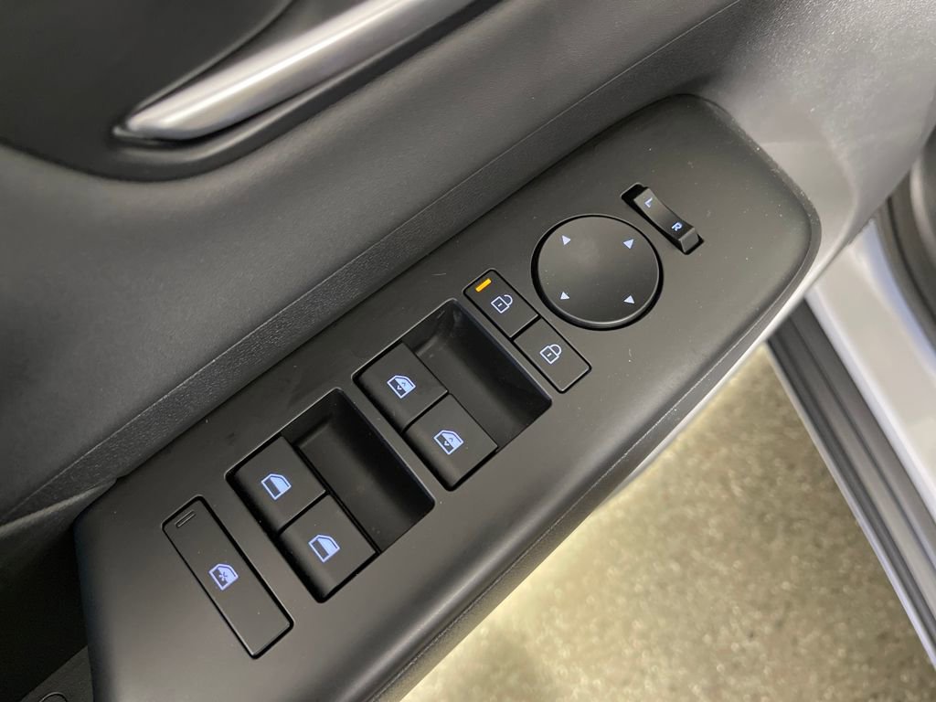 Certified 2025 Hyundai Kona Limited image 18