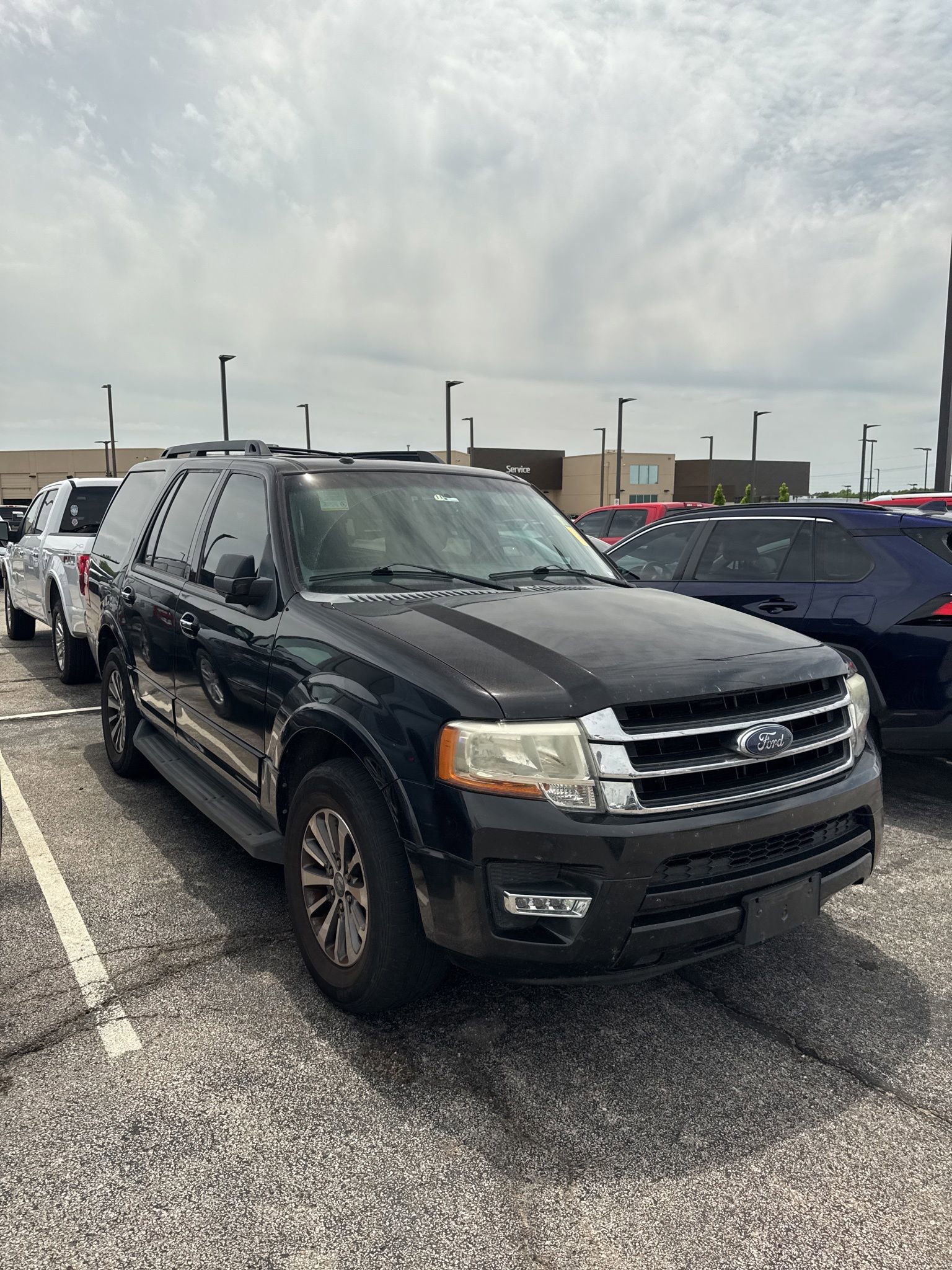Used 2015 Ford Expedition XLT w/ Equipment Group 202A RWD image 2