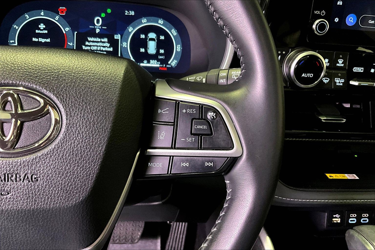 Used 2025 Toyota Highlander XSE image 12