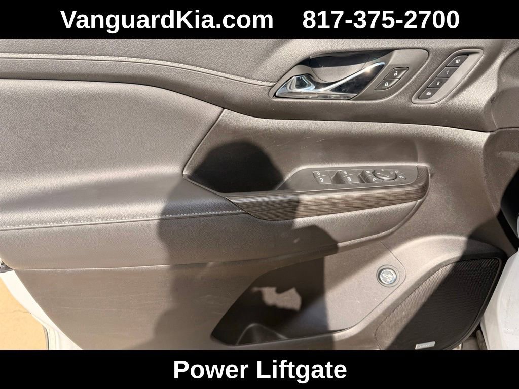 Used 2023 GMC Acadia SLT w/ Elevation Edition FWD image 17