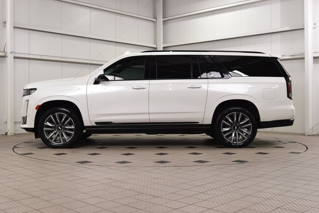 Used 2023 Cadillac Escalade ESV Sport Platinum w/ Heavy-Duty Trailer Package AWD/4WD image 4