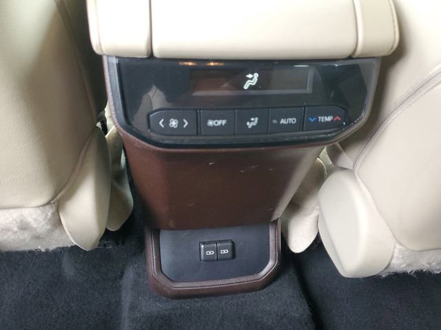 Used 2022 Toyota Highlander XLE FWD image 12