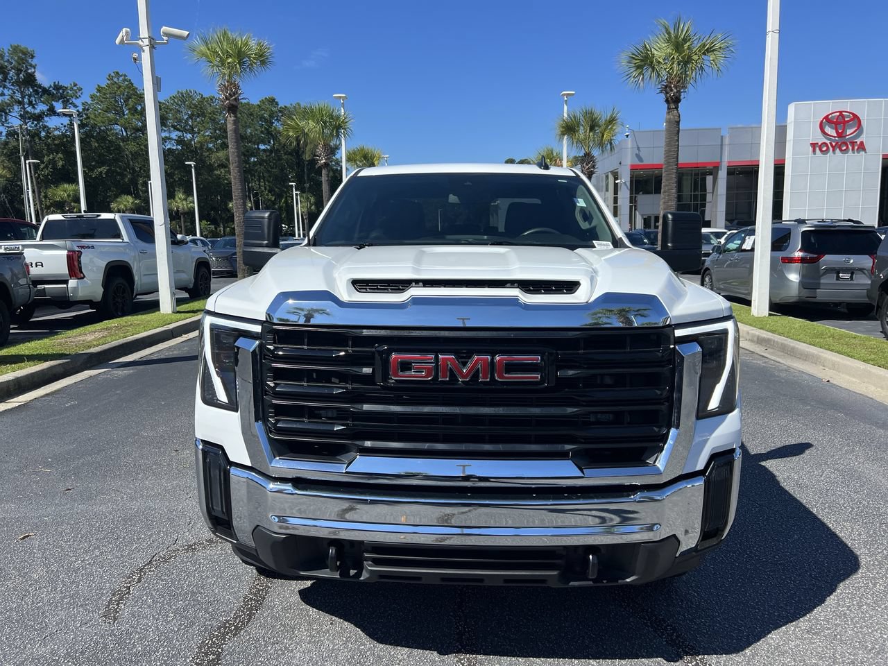 Used 2025 GMC Sierra 2500 Pro AWD/4WD image 3