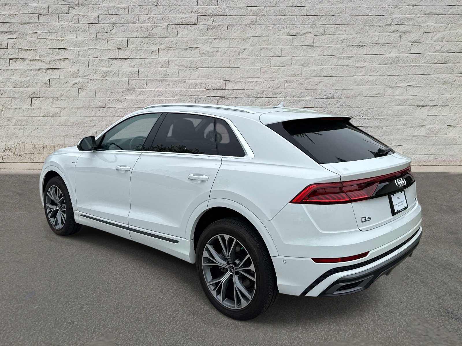 Used 2023 Audi Q8 Premium Plus AWD/4WD image 3