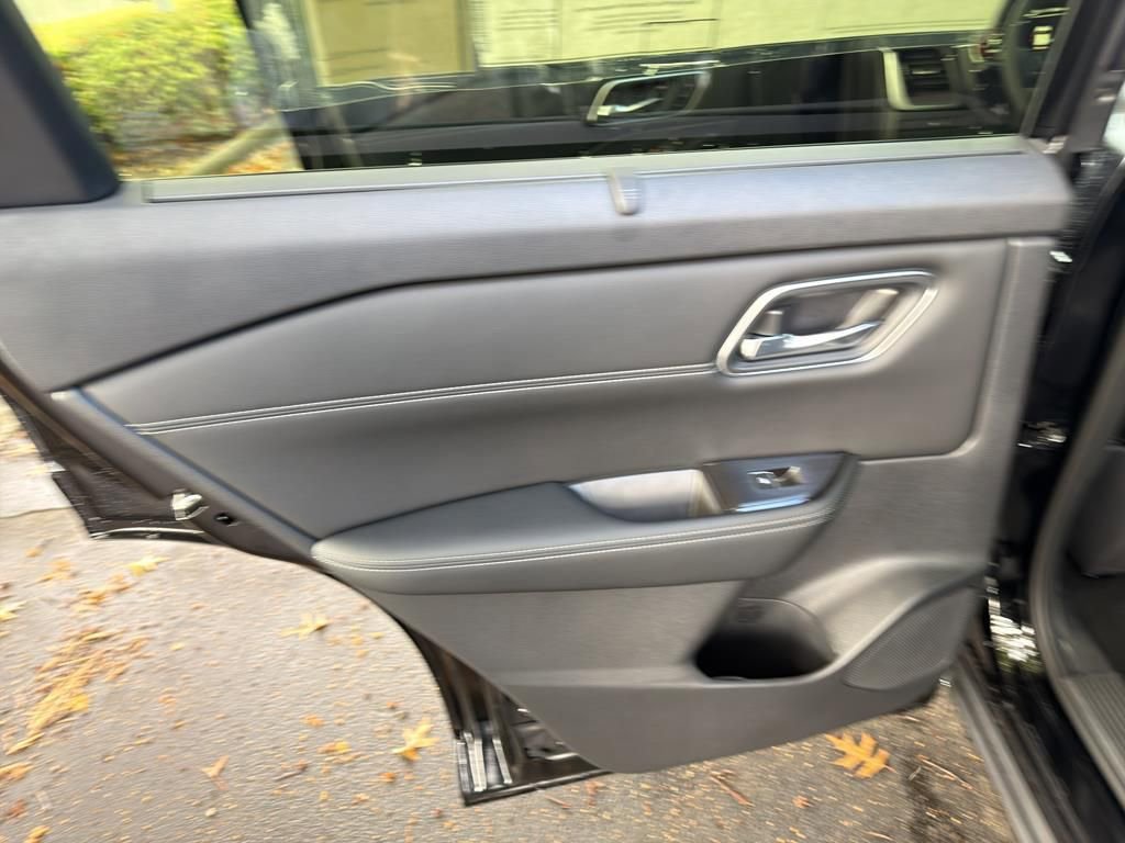 New 2026 Nissan Rogue Platinum image 32