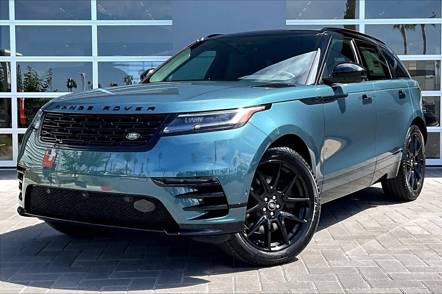 New 2026 Land Rover Range Rover Velar Dynamic SE AWD/4WD image 1