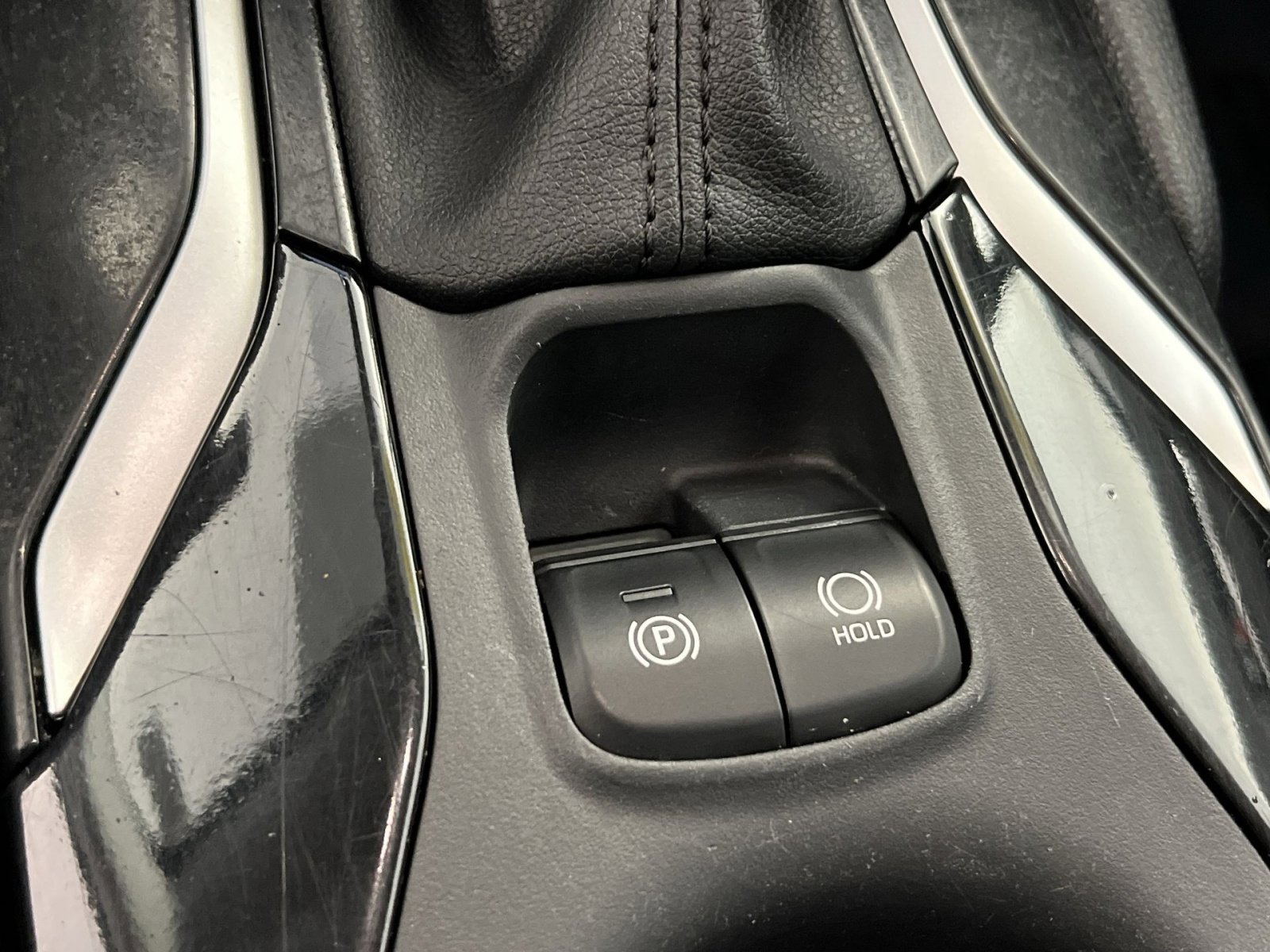 Used 2023 Toyota Corolla Cross XLE image 32