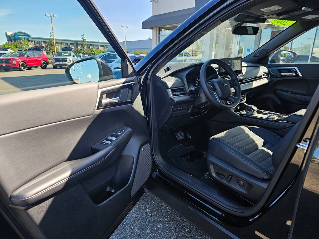 New 2026 Mitsubishi Outlander LE AWD/4WD image 16