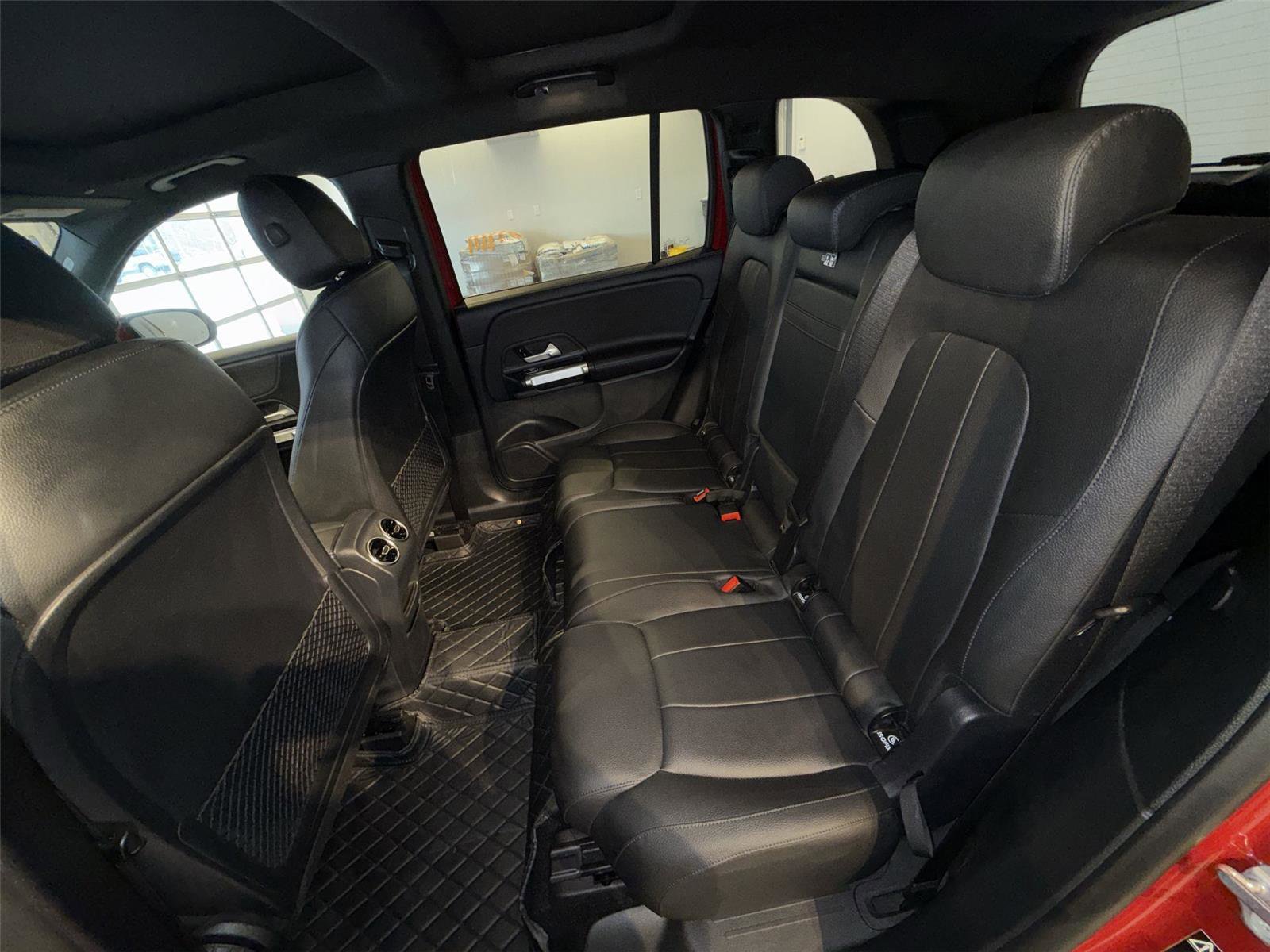 Used 2022 Mercedes-Benz GLB 250 4MATIC image 25