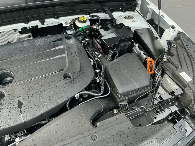 Used 2025 Volvo XC40 B5 Plus AWD/4WD image 19