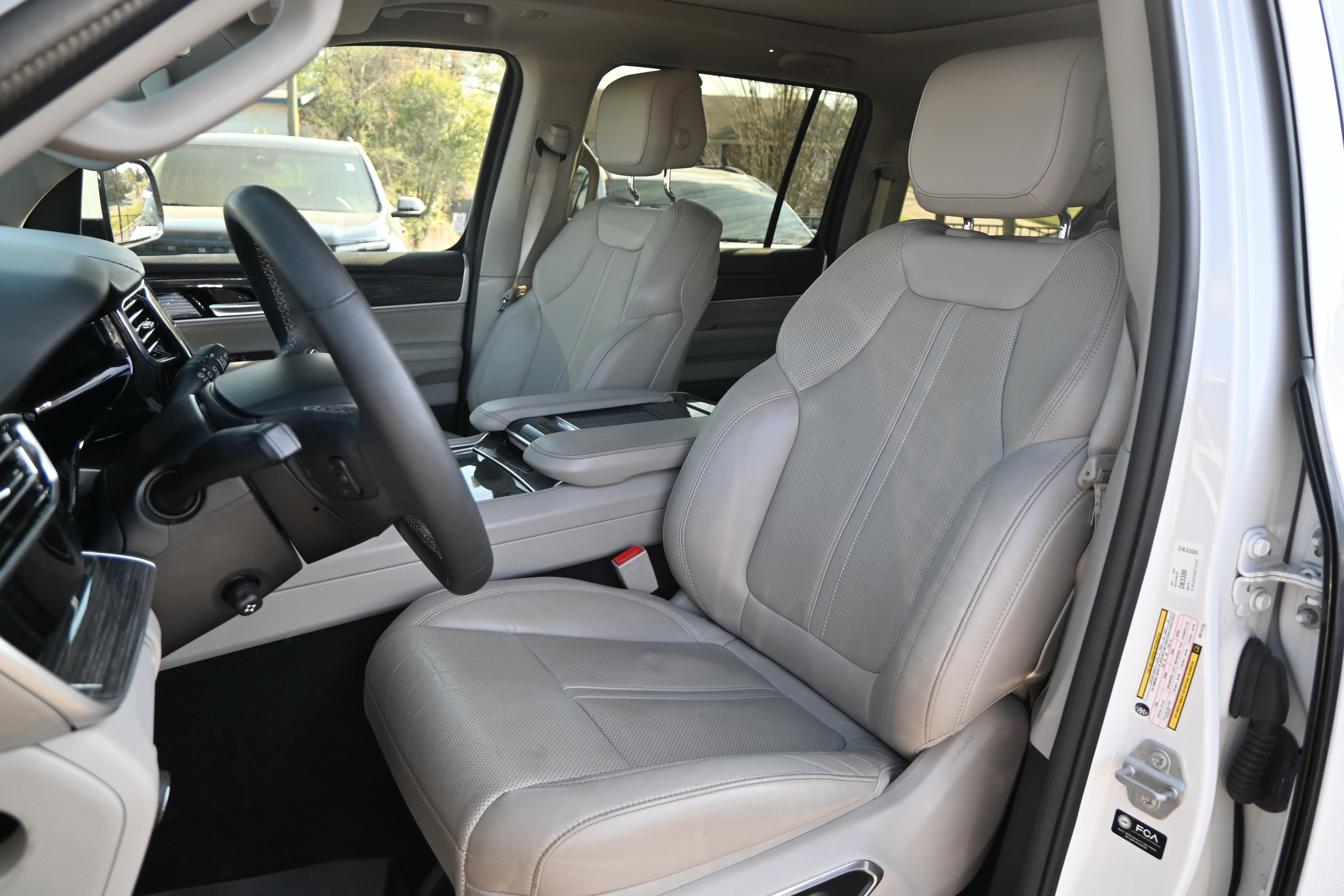 Used 2022 Jeep Wagoneer Series III w/ Premium Group I image 6