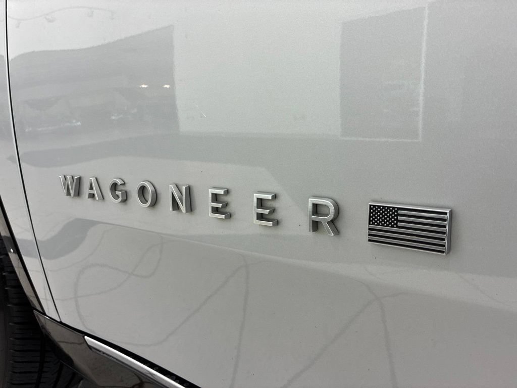 Used 2022 Jeep Wagoneer Series III w/ Premium Group I AWD/4WD image 16