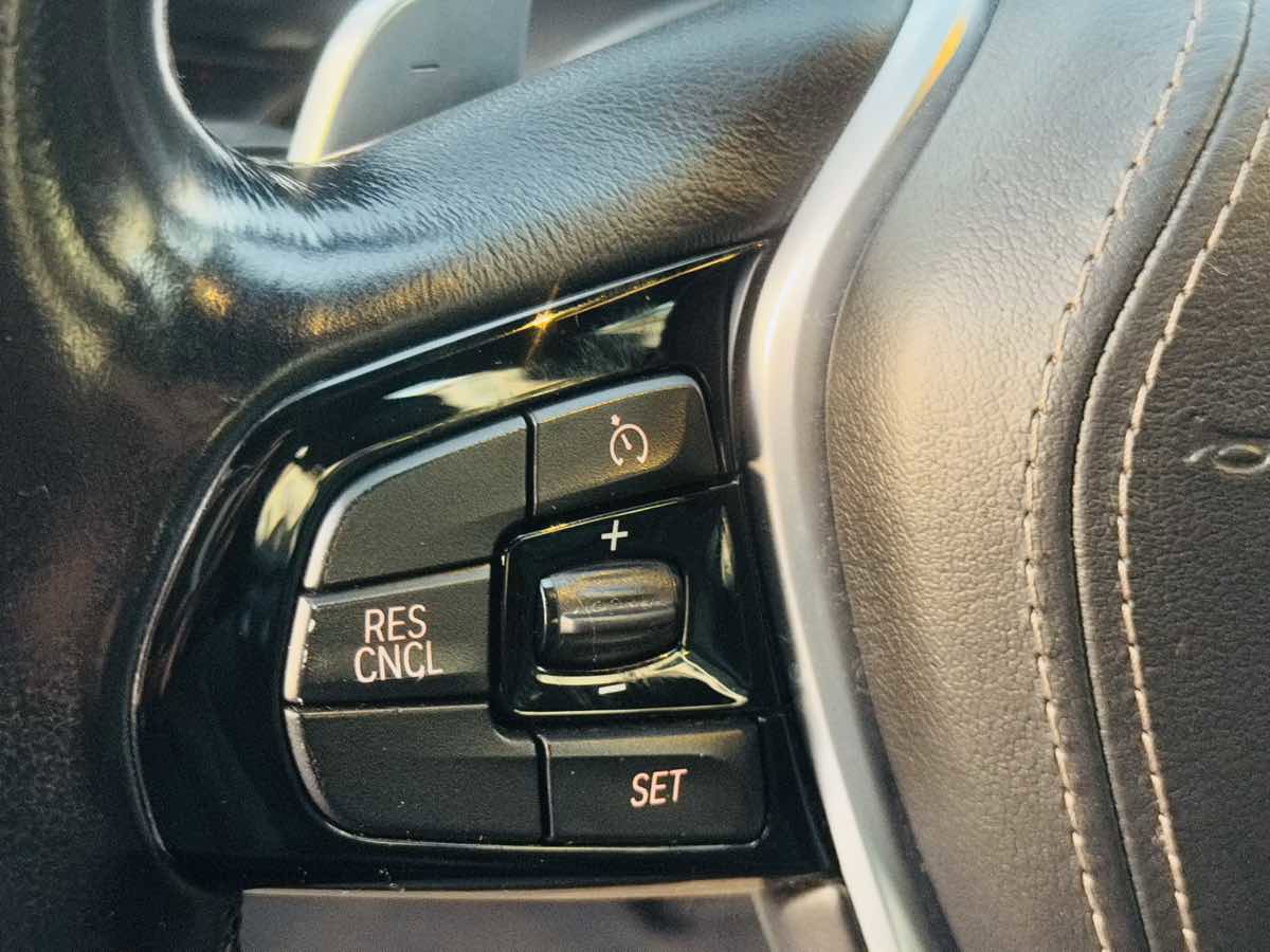 Used 2018 BMW 530i w/ Premium Package image 24