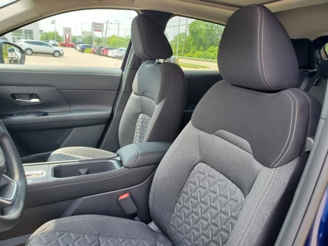 New 2025 Nissan Kicks SV w/ SV Premium Package image 12