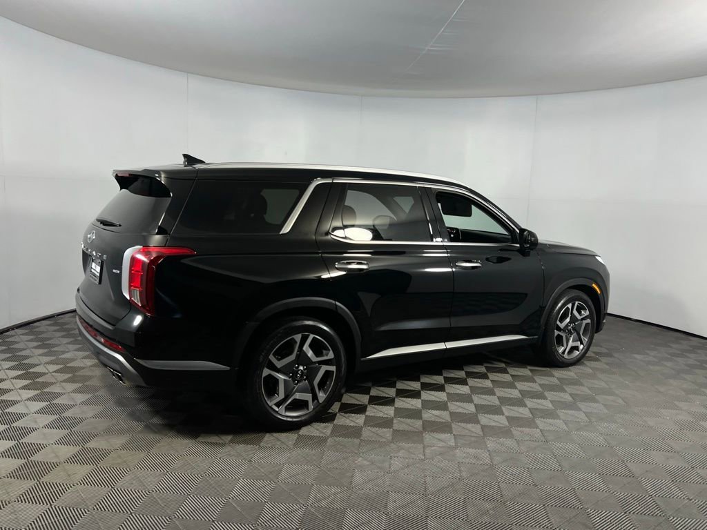 Used 2023 Hyundai Palisade Limited w/ Winter Package image 7