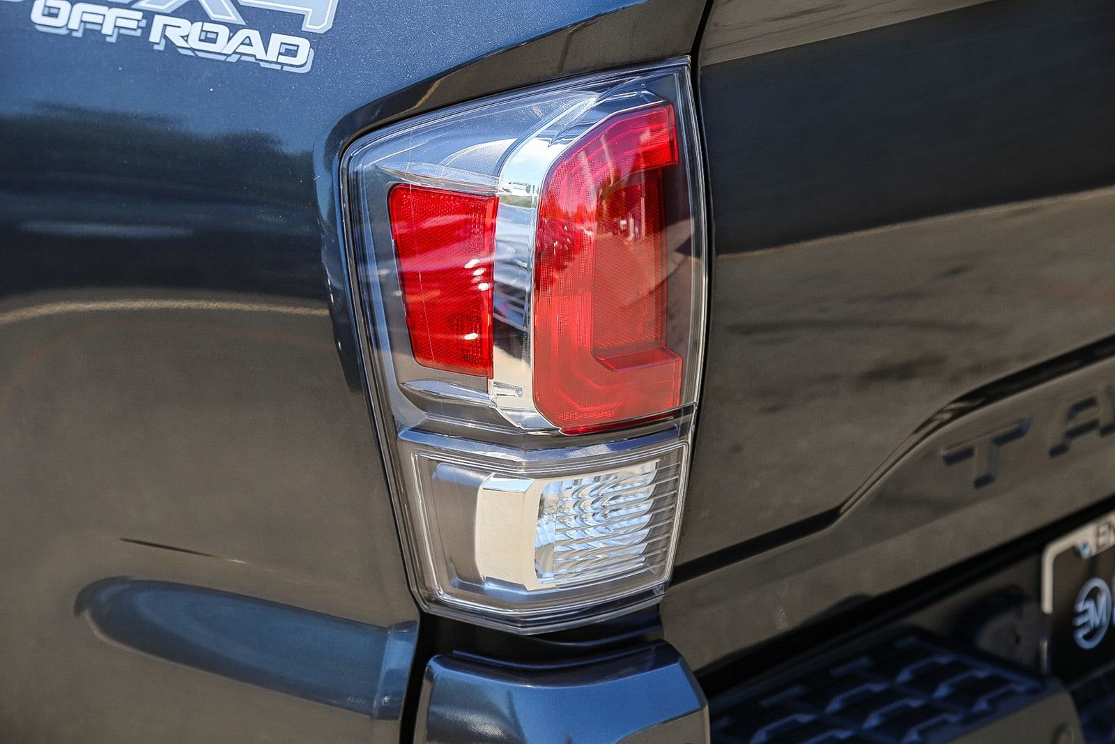 Used 2023 Toyota Tacoma TRD Off-Road w/ Technology Package AWD/4WD image 8