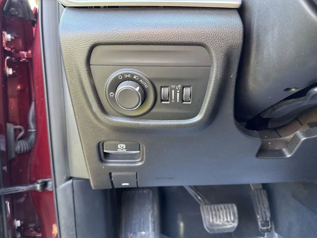 Used 2023 Jeep Grand Cherokee L Laredo image 19