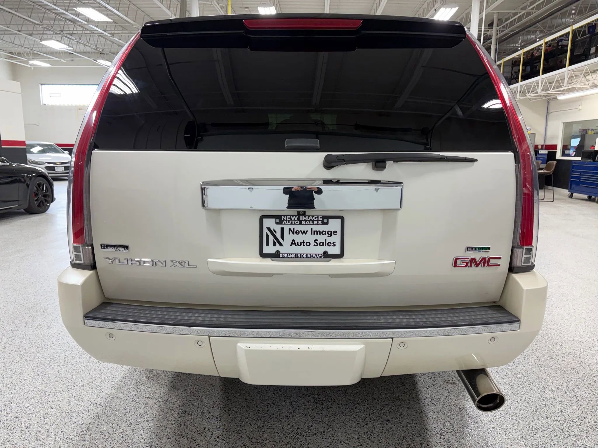 Used 2012 GMC Yukon XL Denali image 12