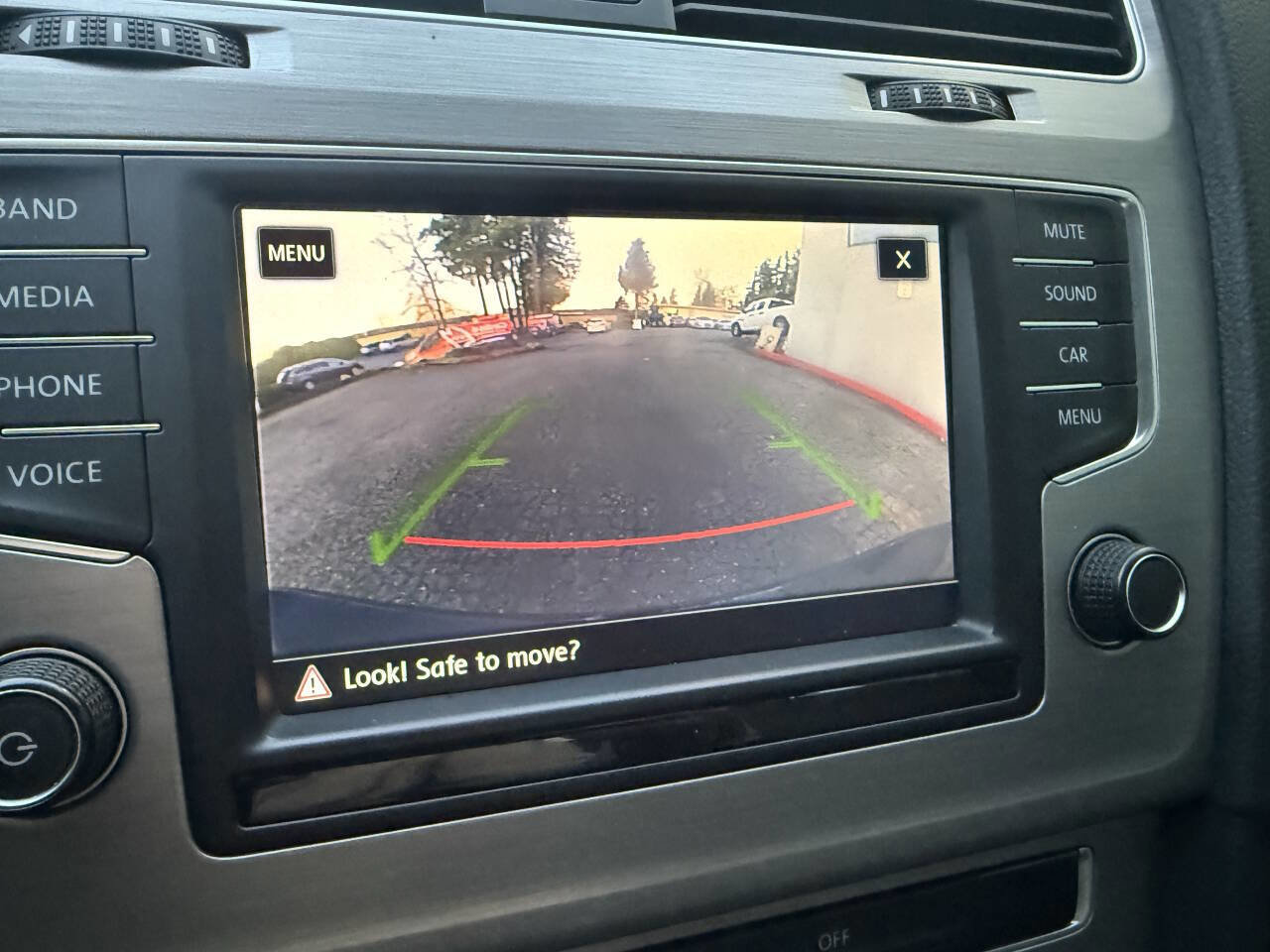 Used 2017 Volkswagen Golf S image 18