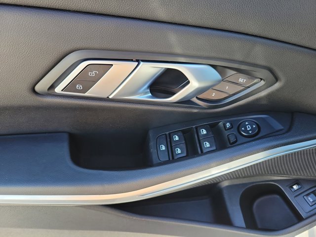 Used 2022 BMW 330e image 22