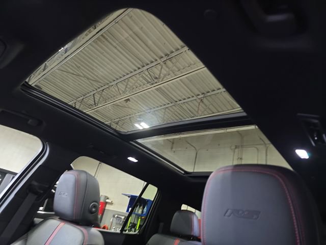 Used 2024 Chevrolet Traverse RS w/ LPO, Floor Liner Package AWD/4WD image 31