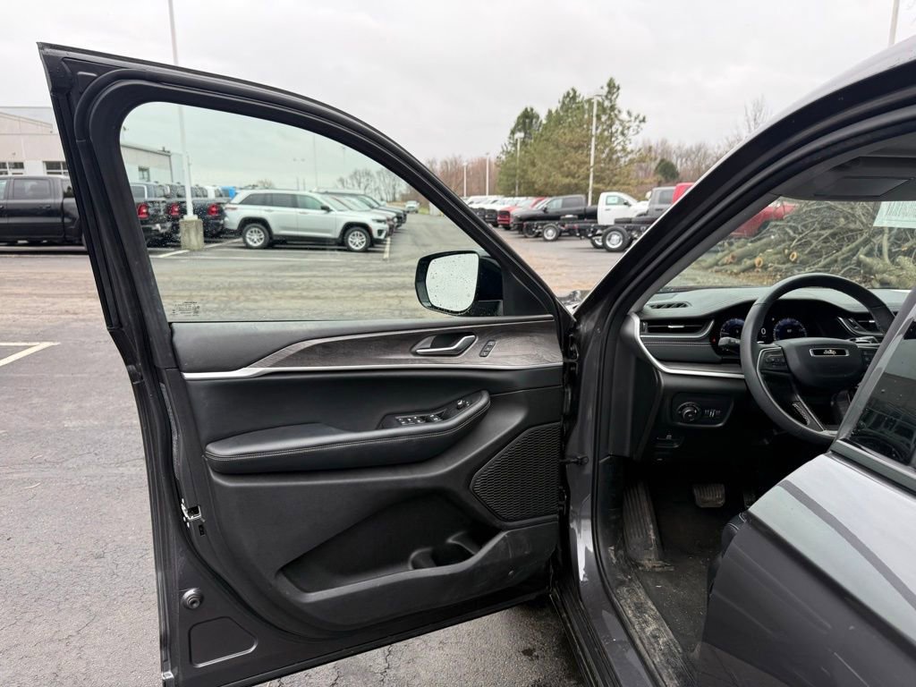 Used 2023 Jeep Grand Cherokee L Limited image 9