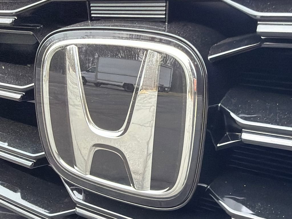 New 2025 Honda Pilot Touring image 14
