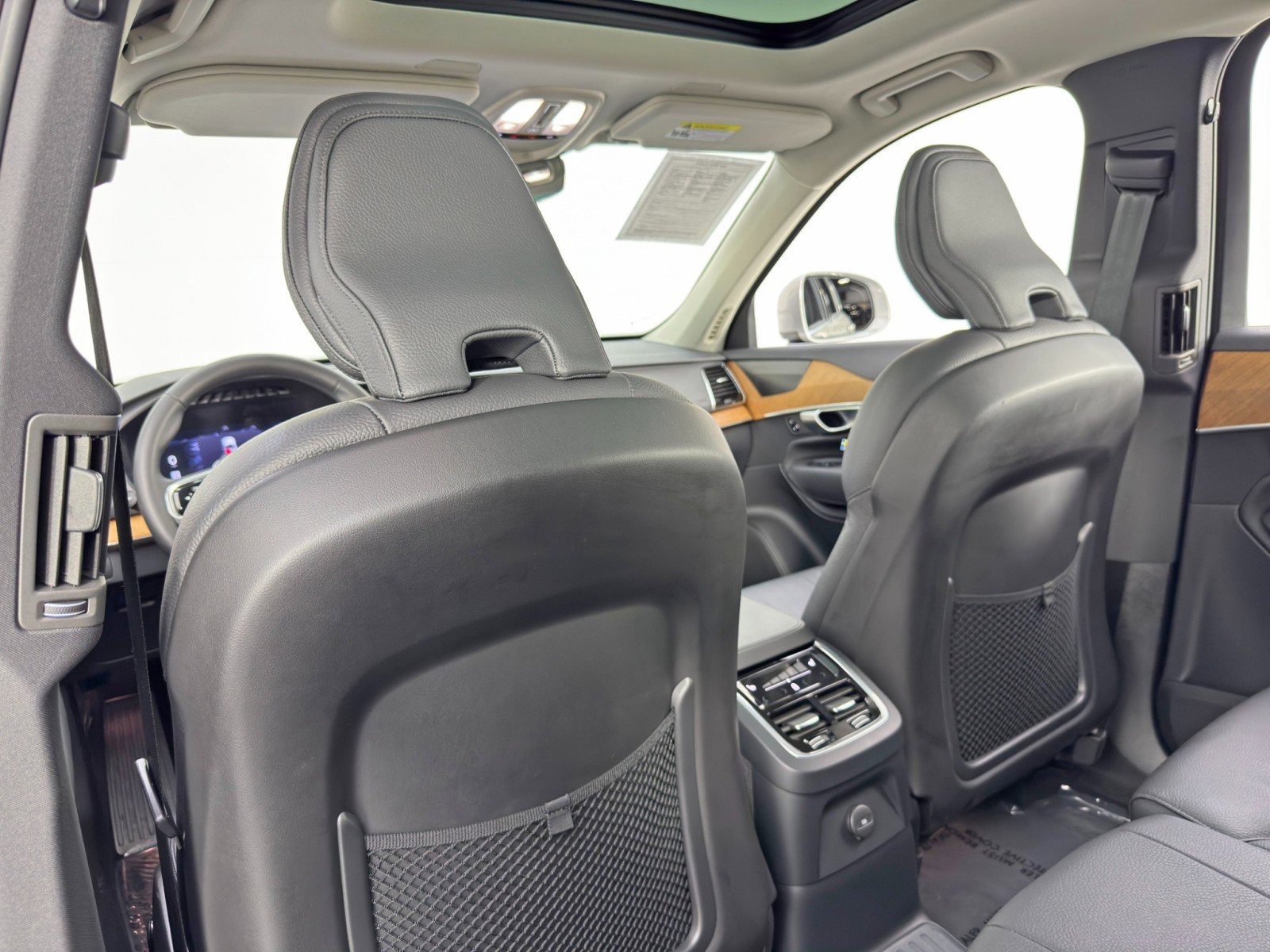 Used 2024 Volvo XC90 T8 Plus w/ Protection Package Premier image 36