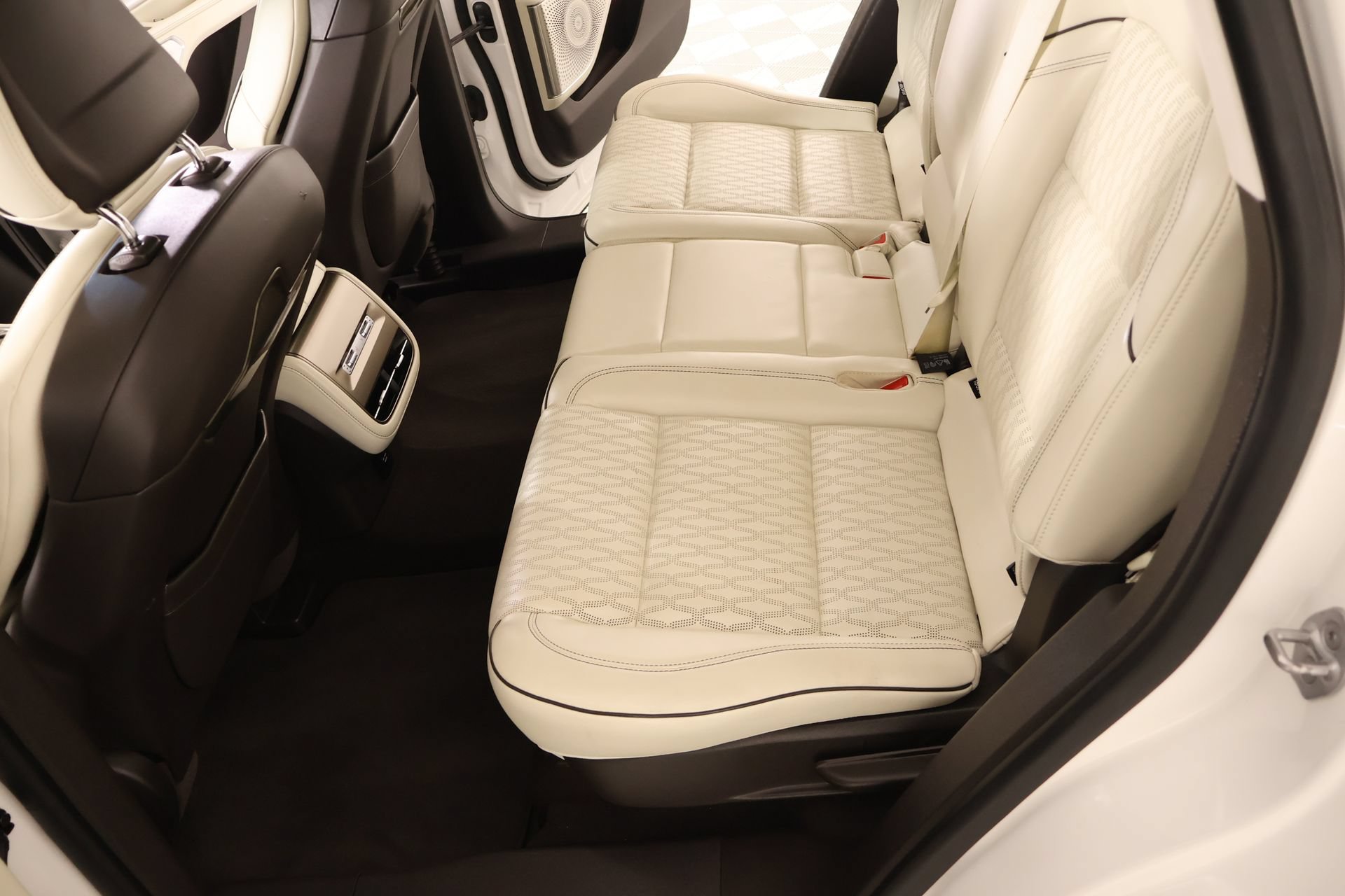 Certified 2024 Lincoln Nautilus Black Label w/ Jet Appearance Package (87T) AWD/4WD image 12