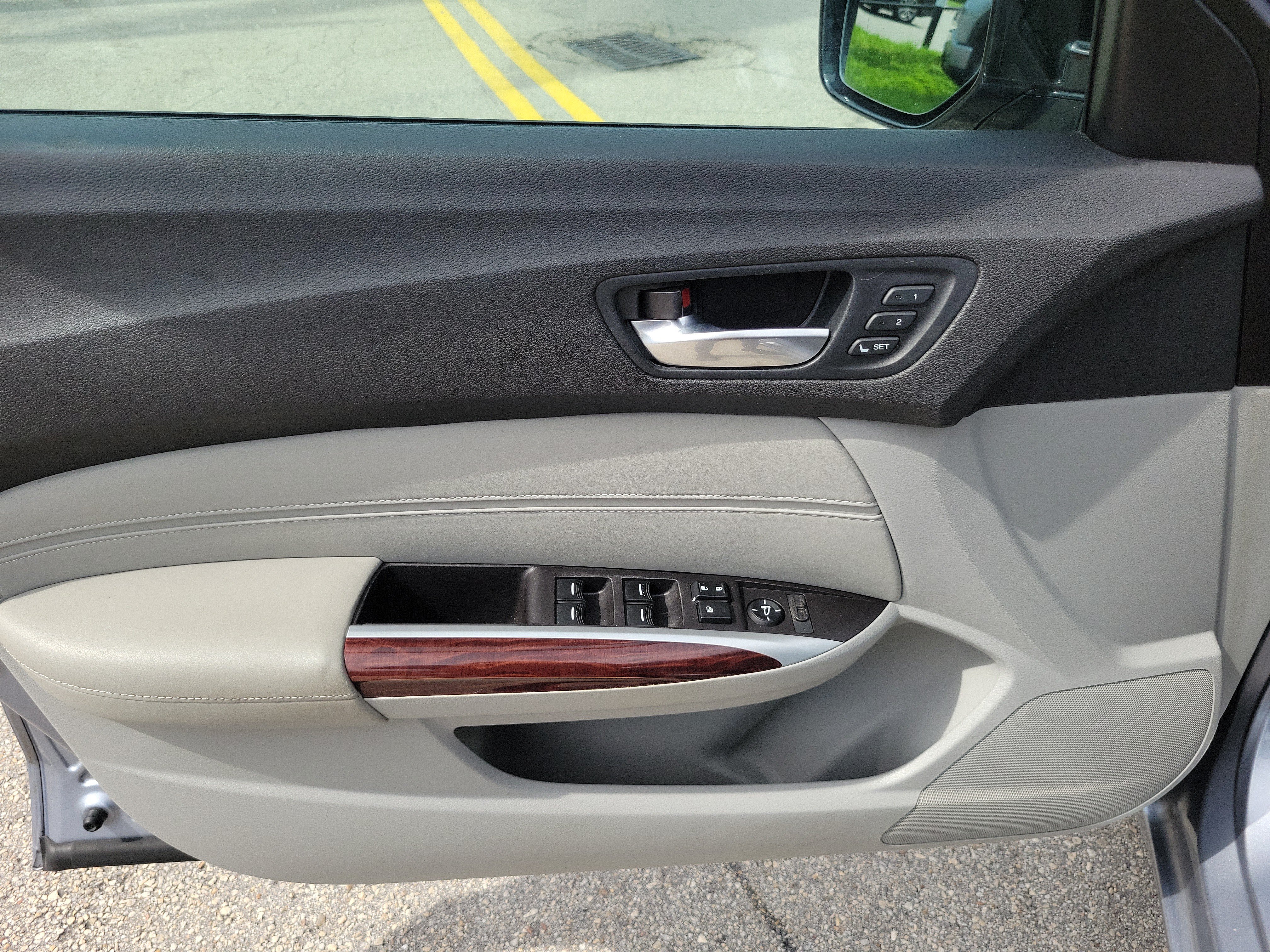 Used 2016 Acura TLX V6 FWD image 22