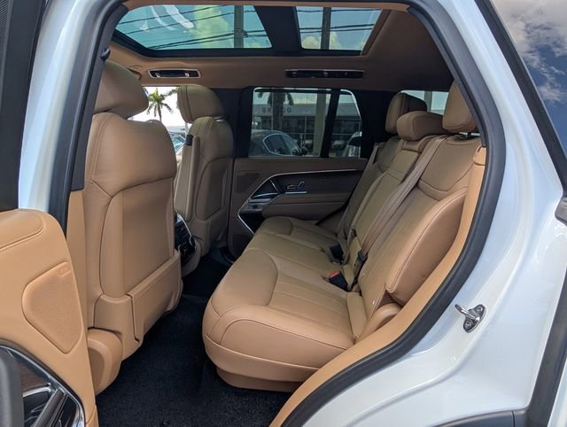 Used 2024 Land Rover Range Rover SE image 9