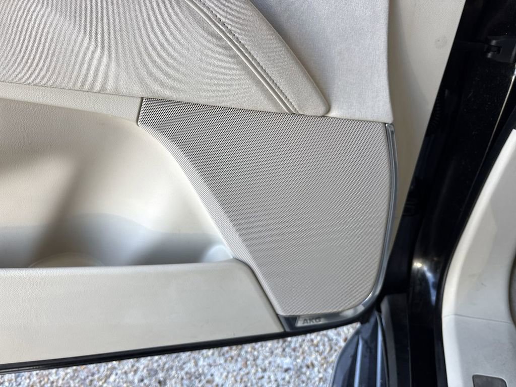 Certified 2022 Cadillac Escalade ESV Premium Luxury Platinum w/ Heavy-Duty Trailer Package image 25