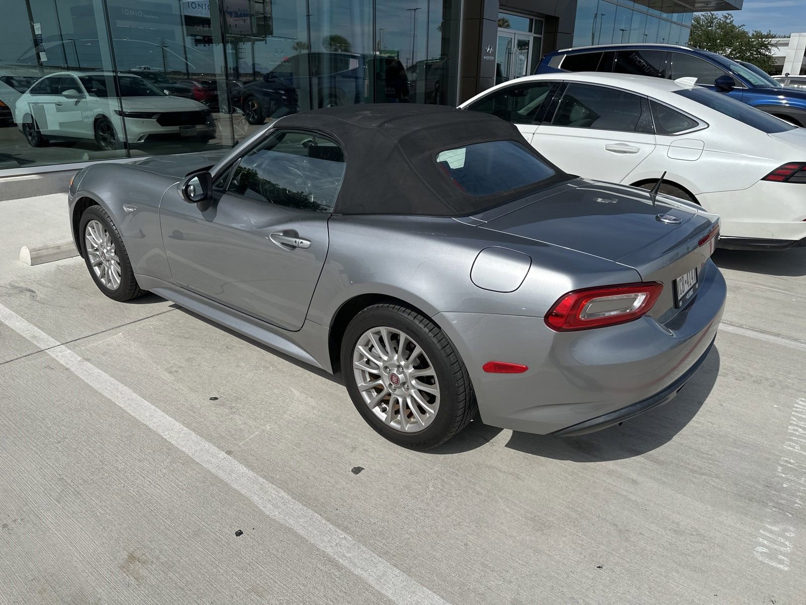 Used 2017 FIAT 124 Spider Classica RWD image 11
